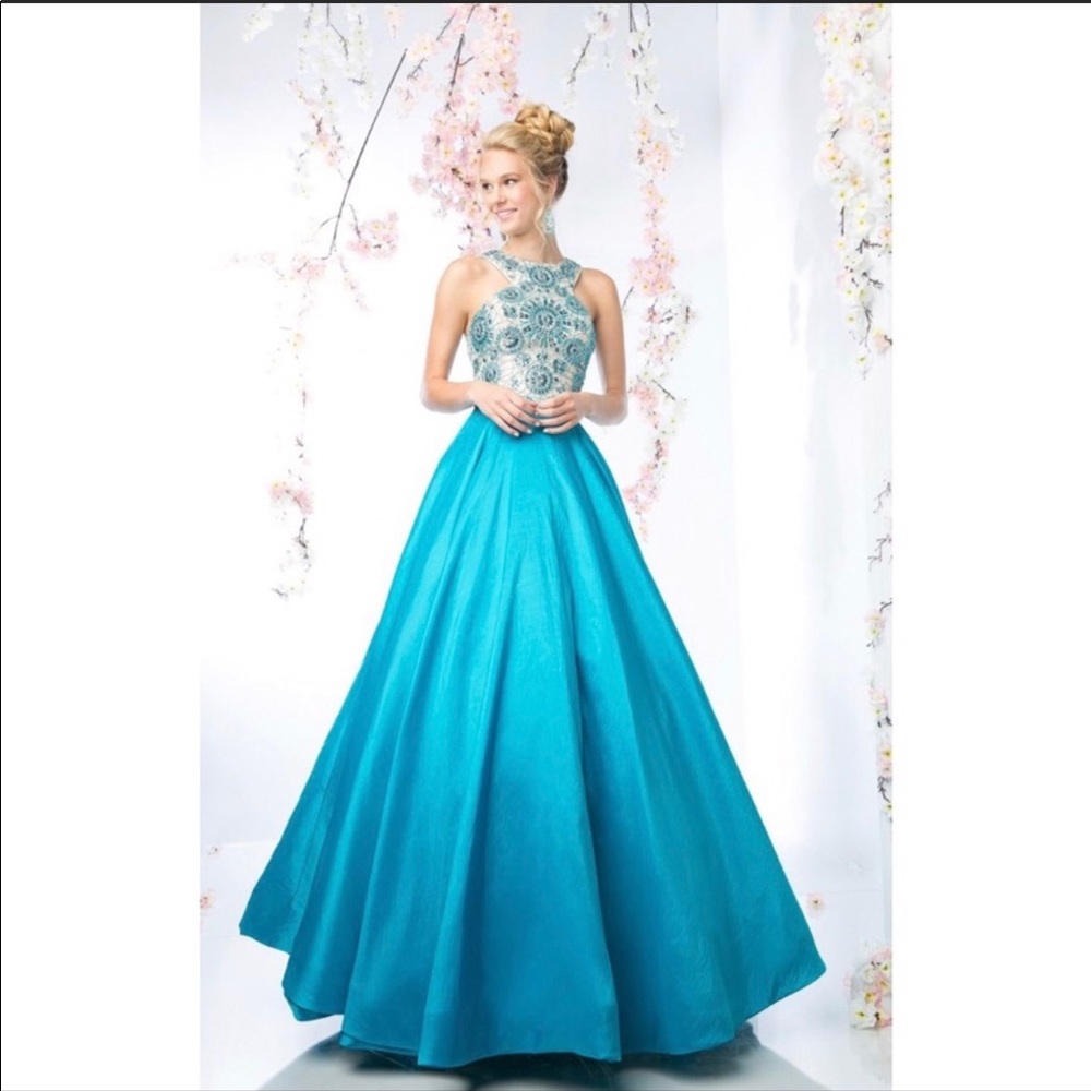 Dress - Picture 2 of 4